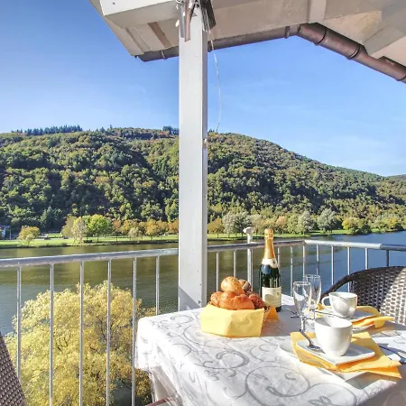 Ferienhaus Bullay アパート *